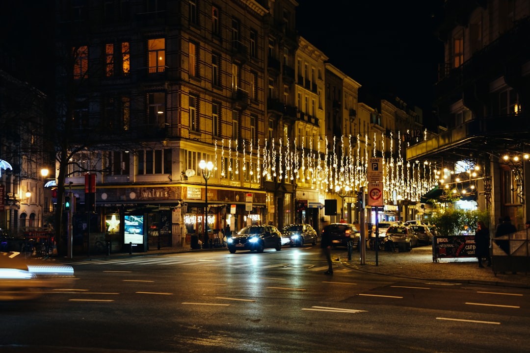 Conversation 11/24/2013. Photo by Jasmin Mazarine on Unsplash