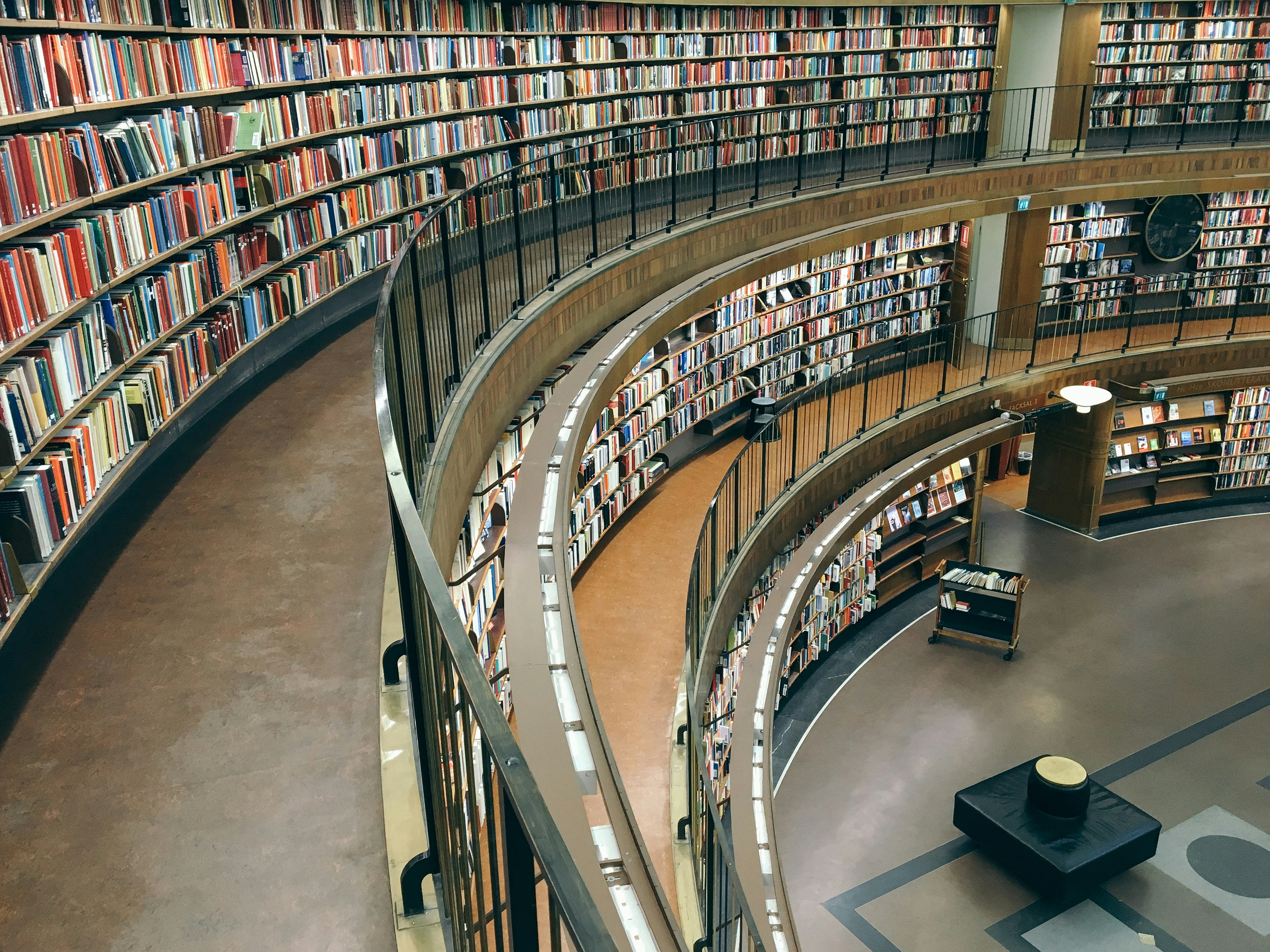 LLM knowledge graph and wiki. Photo by Paul Povoroznuk on Unsplash